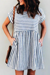 Gestreiftes Minikleid mit kurzen Ärmeln und Taschen